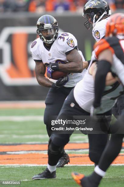 Bernard Pierce of the Baltimore Ravens runs the football upfield during the game against the Cincinnati Bengals at Paul Brown Stadium on December 29,...