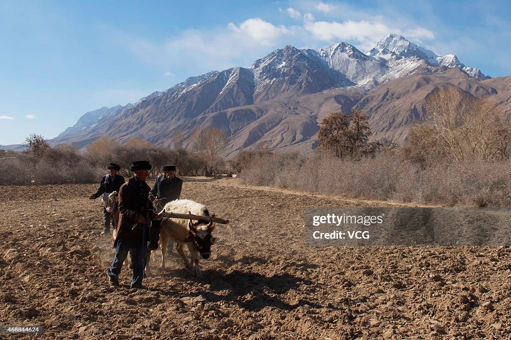 Tajiks of Xinjiang Celebrate Coming Of Spring