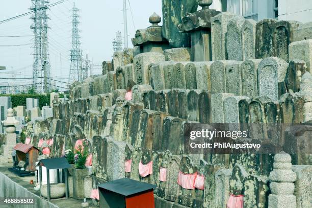 墓地の周辺郊外オサカ jpn - 埋葬地 ストックフォトと画像