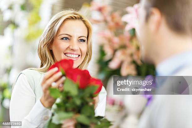 Had Giving Red Roses Giving Red Roses Photos and Premium High Res Pictures - Getty Images