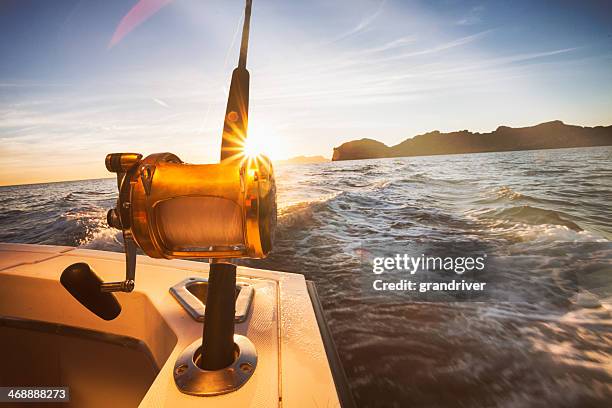 フィッシングリール - fishing ストックフォトと画像