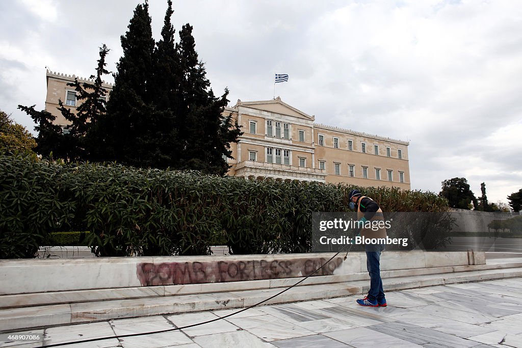 Greek Economy Ahead Of 450 Million Euro Payment Deadline