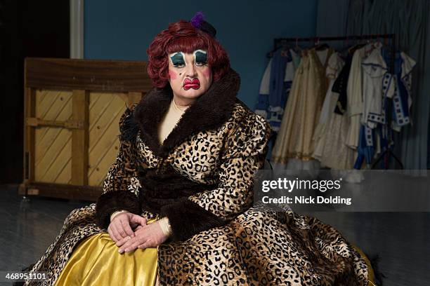 ugly sisters 11 - actress makeup stock pictures, royalty-free photos & images