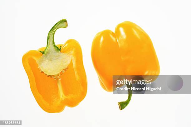 paprika, yellow pepper - gele paprika stockfoto's en -beelden