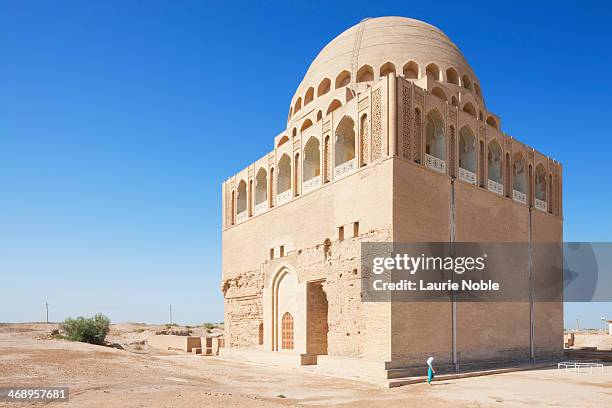 sultan sanjar mausoleum, ancient merv - turkmenistan - fotografias e filmes do acervo