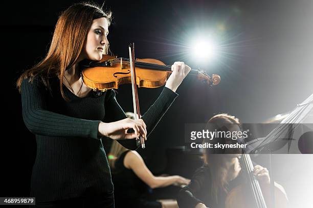 mulher de orquestra. - classical imagens e fotografias de stock
