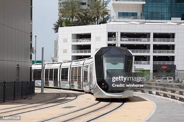 die dubai tram in dubai, vereinigte arabische emirate - dubai tram stock-fotos und bilder
