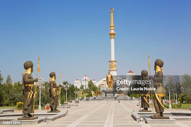statues in front of independence monument - ashgabat turkmenistan fotografías e imágenes de stock