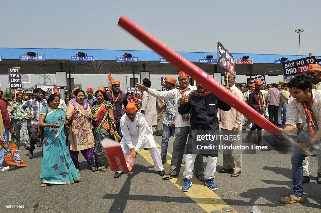 BJP Workers Block DND Flyway, Demand Scrapping Of Toll Plaza