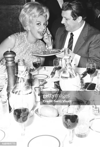 Singer Gianni Raimondi eating pasta with actress Sandra Milo on November 10, 1966 in New York, New York.