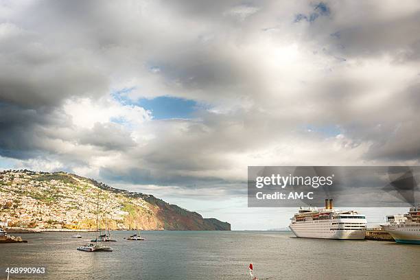 costa classica, funchal, de madeira - baía do funchal imagens e fotografias de stock