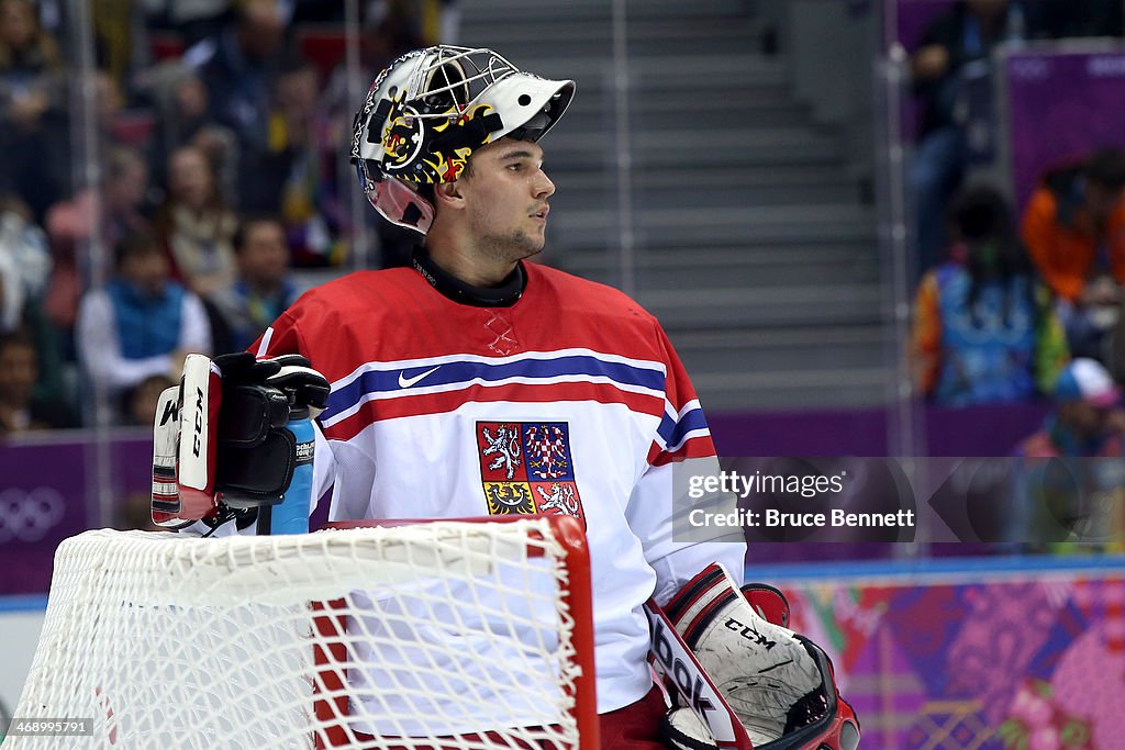Ice Hockey - Winter Olympics Day 5 - Czech Republic v Sweden