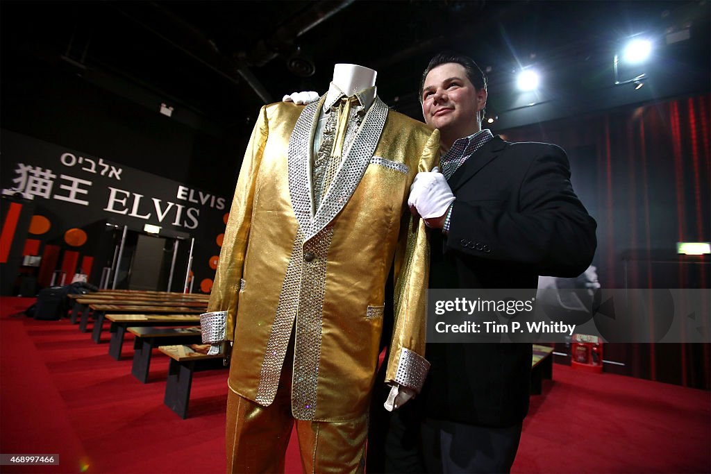 Elvis Presley's Gold Suit - Photocall