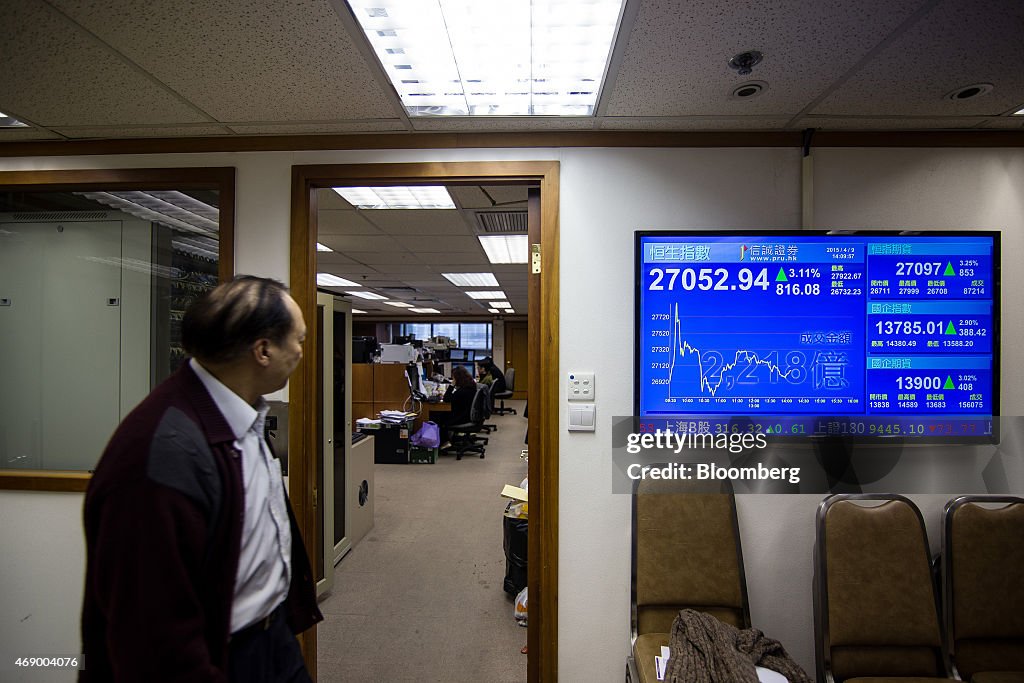 Inside A Securities Brokerage As Hong Kong Stocks Surge Most Since 2009