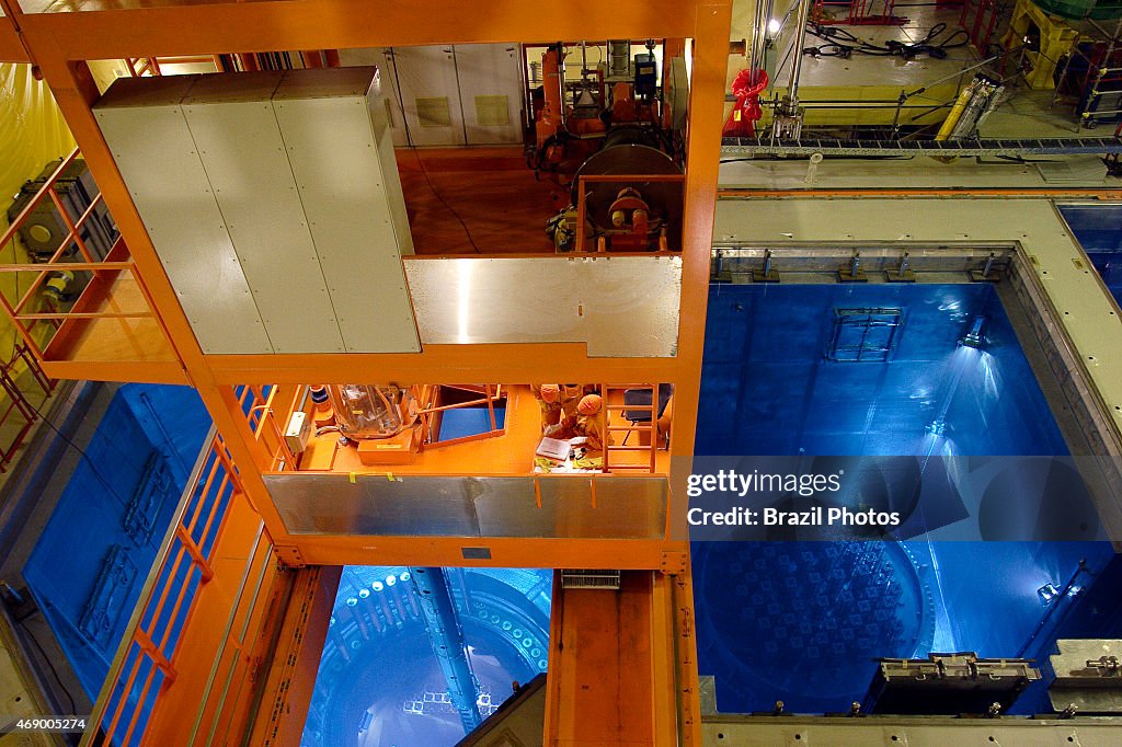 Angra II Nuclear Plant, loading nuclear fuel into the...