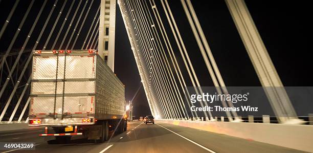 truck on bay bridge at night - oakland bay bridge fotografías e imágenes de stock
