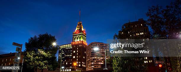 downtown oakland at night - 奧克蘭 加州 個照片及圖片檔