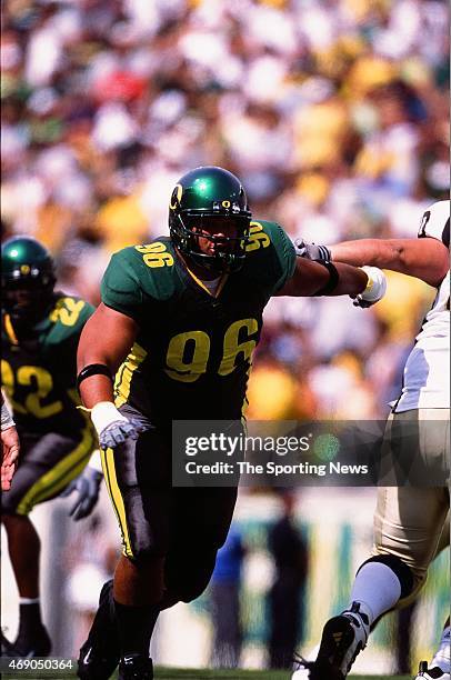 Haloti Ngata of the Oregon Ducks sheds a blocker against the Idaho Vandals on September 14, 2002.