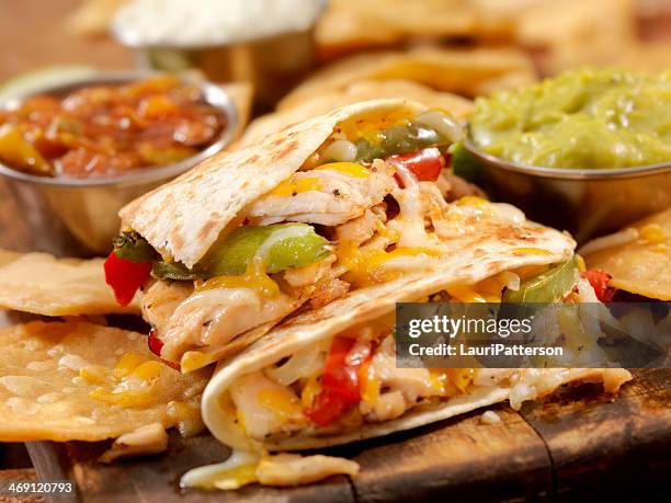 chicken quesadilla - guacamole 個照片及圖片檔