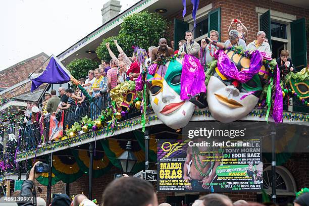 confetti at gay dance club on bourbon street - mardi gras new orleans bildbanksfoton och bilder