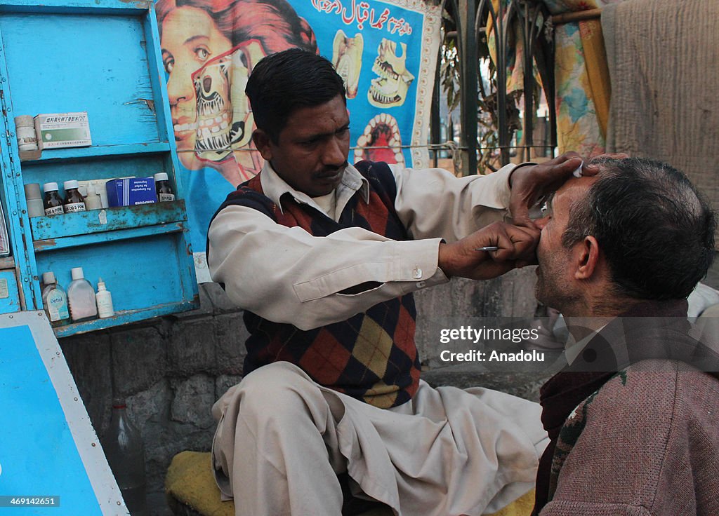 Street Dentists in Pakistan