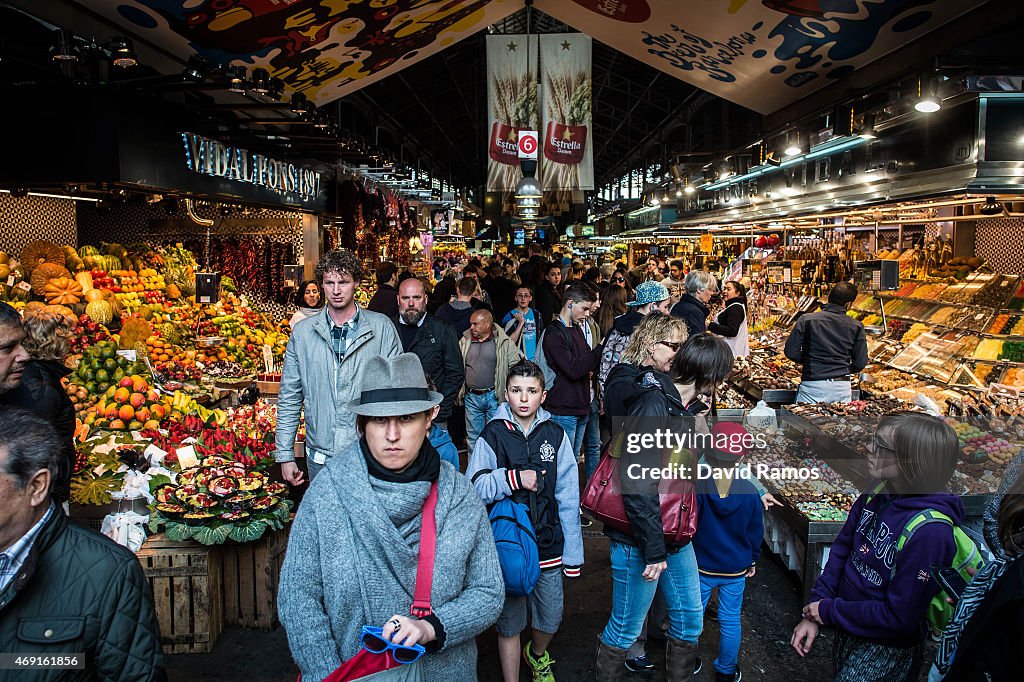 Barcelona Takes Strict Measures Over Increasing Numbers Of Tourists