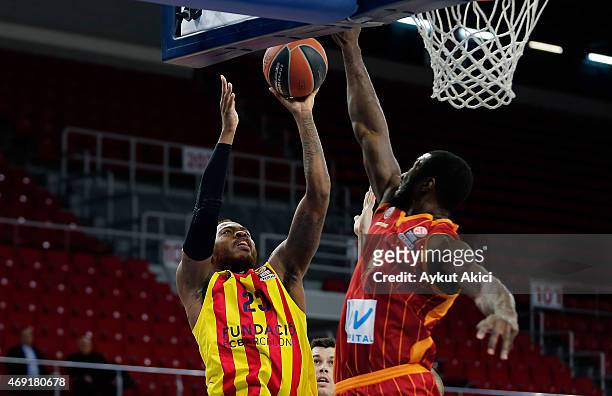 Deshaun Thomas, #23 of FC Barcelona competes with Patric Young, #4 of Galatasaray Liv Hospital Istanbul during the Turkish Airlines Euroleague...