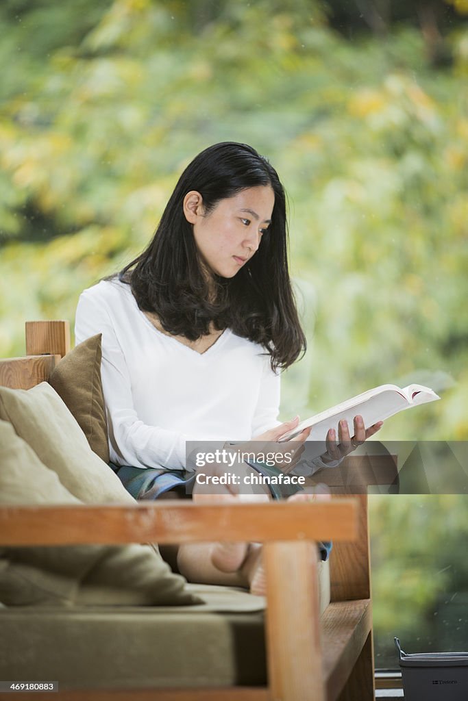 Mulher jovem asiática
