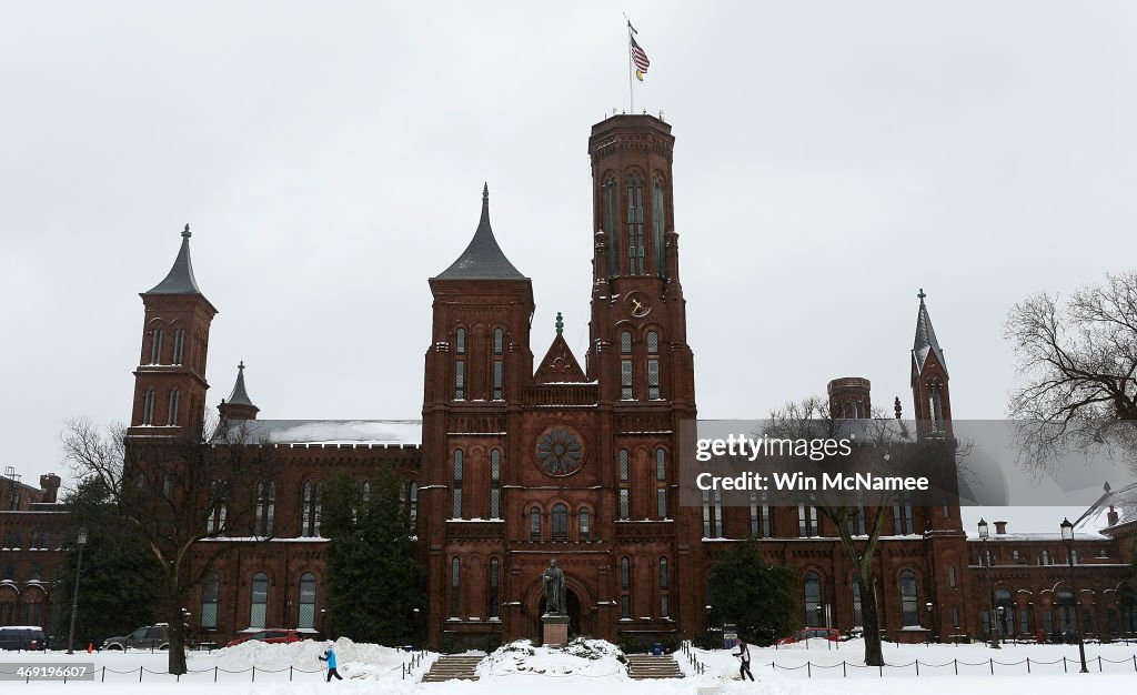 Washington DC Copes With Messy Winter Storm