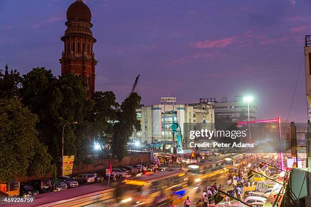 busy street at dusk outside high court, chennai - adams city high stock pictures, royalty-free photos & images