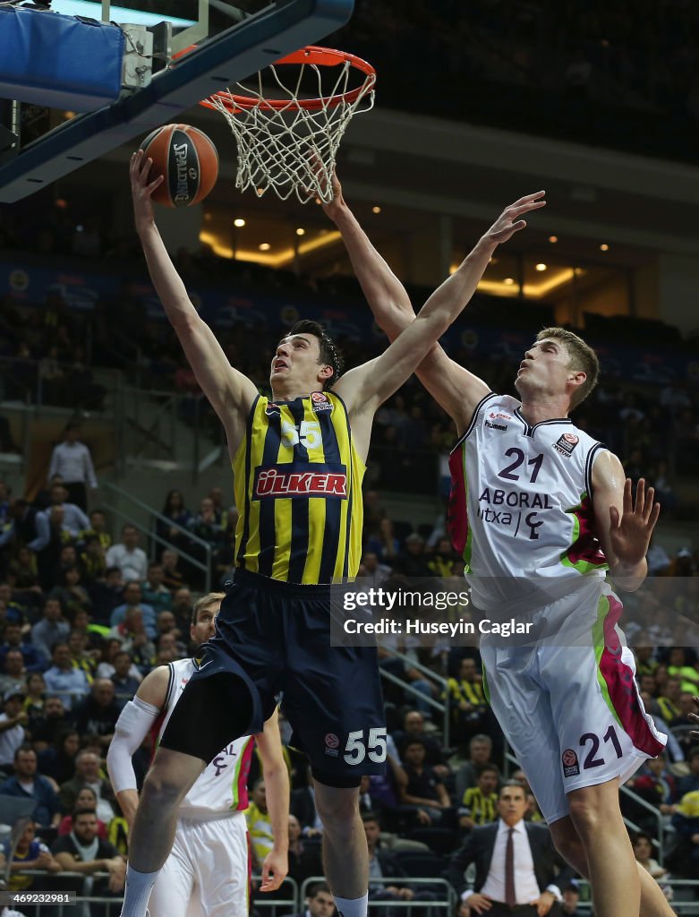 Fenerbahce Ulker Istanbul v Laboral Kutxa Vitoria - Turkish Airlines Euroleague Top 16