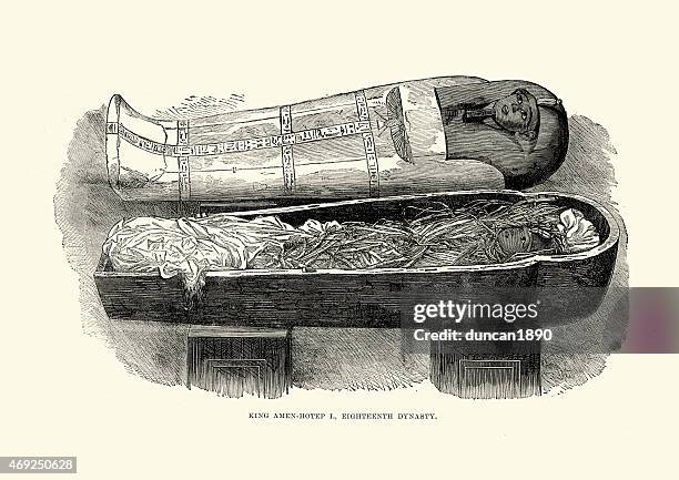 alte ägyptische kunstgegenstände-mummy von pharao amenhotep ich - mummified stock-grafiken, -clipart, -cartoons und -symbole