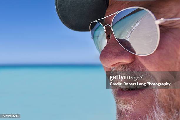 beach reflection in sunglasses, summer - australia summer reflection foto e immagini stock