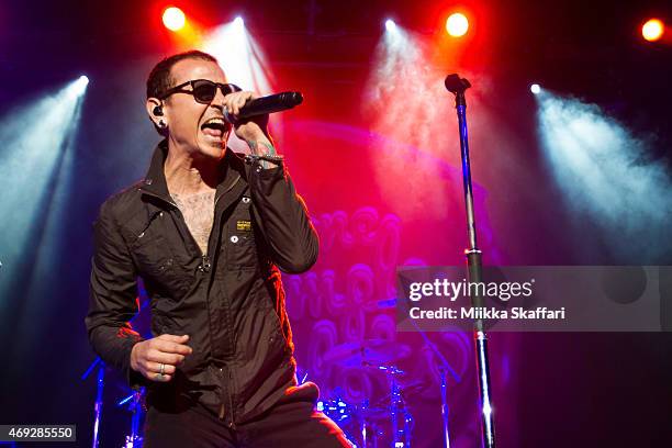 Vocalist Chester Bennington of Stone Temple Pilots performs at The Fillmore on April 10, 2015 in San Francisco, California.