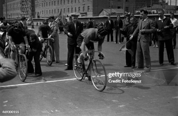 1940 Racing Bicyle Bicycle Dynamo Photos and Premium High Res Pictures - Getty Images