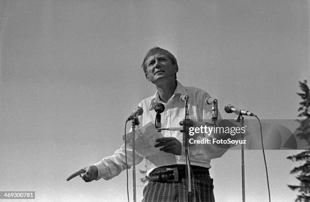 Russia, Center, Moscow Region, 1970s: Blokovsky a holiday in Shakhmatov, Poet Evgenie Evtushenko.