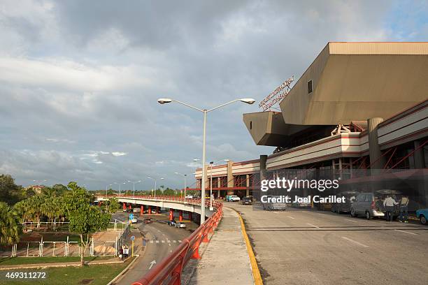 aeroporto di jose marti drop-off zona a l'avana, cuba - jose marti airport foto e immagini stock