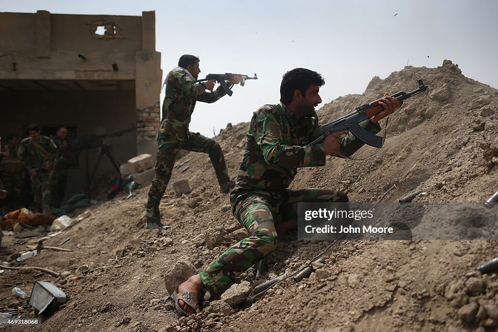 Iraqi Forces Battle ISIS In Anbar Province As Casualties Mount