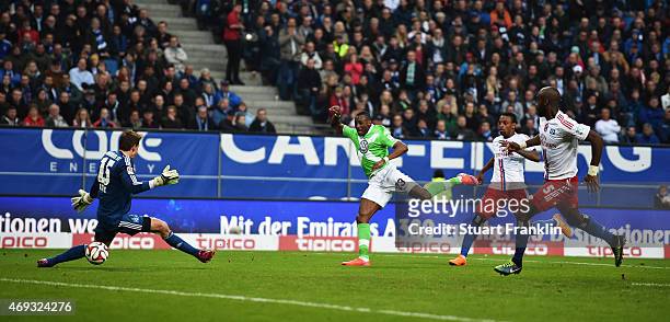 Joshua Guilavogui of Wolfsburg scores the fisrt goal during the Bundesliga match between Hamburger SV and VfL Wolfsburg at Imtech Arena on April 11,...