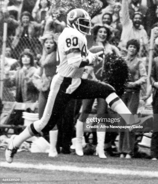 Virgil Seay, wide receiver for the Washington Redskins, high steps at the Cardinal 10 yard line on his way to a 51 yard pass for second touchdown,...