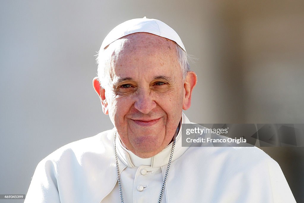 Pope Francis Meets Fiances on Valentine's Day