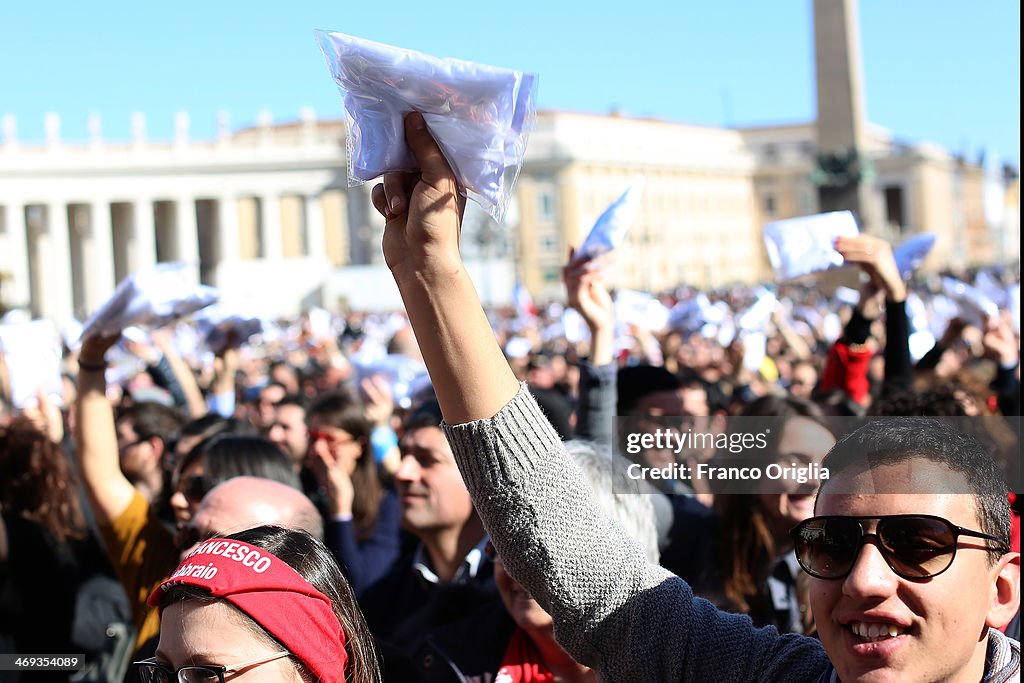 Pope Francis Meets Fiances on Valentine's Day