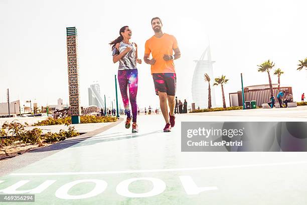 fitness and exercising in dubai - sporty people - arabische muster stockfoto's en -beelden