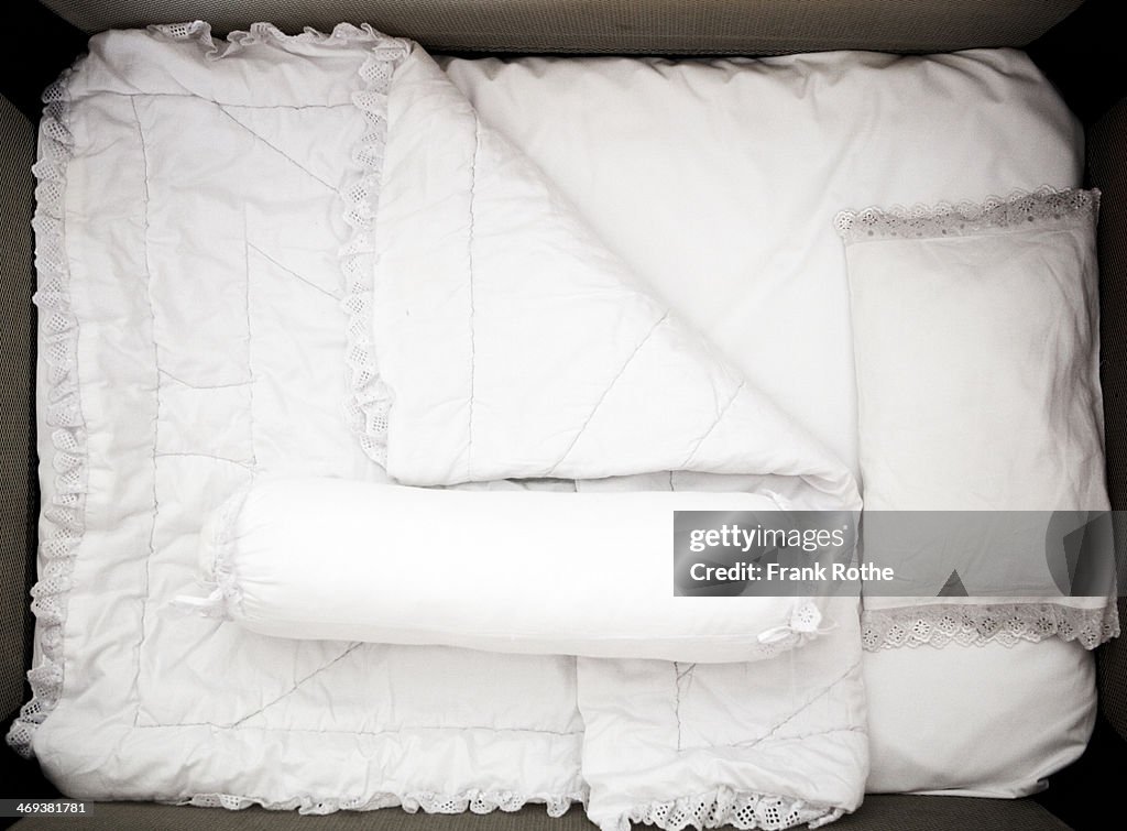 Decorative white cot