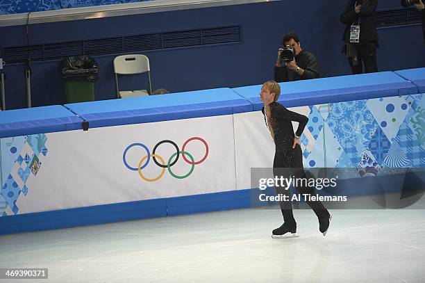 Winter Olympics: Russia Evgeny Plushenko with injury during warmups during Men's Short Program at Iceberg Skating Palace. Sochi, Russia 2/13/2014...