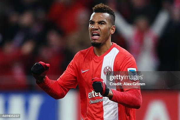 Eric-Maxim Choupo-Moting of Mainz celebrates his team's second goal during the Bundesliga match between 1. FSV Mainz 05 and Hannover 96 at Coface...