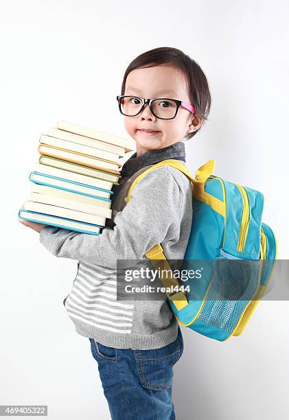 ragazzino andare a scuola - cartella scolastica foto e immagini stock