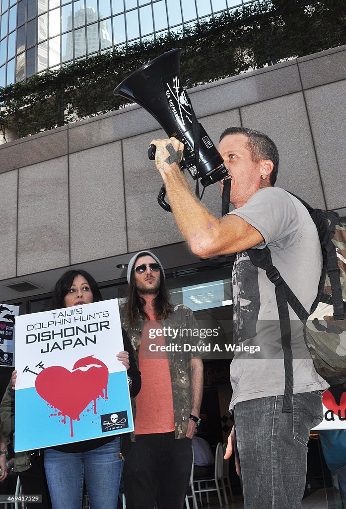 Sea Shepherd's Valentine's Day "World Love For Dolphins Day" Demonstrations In Opposition To Taiji's Dolphin Hunts