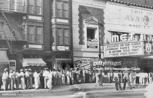 Boxing fans converging on Met Theatre to watch the Sugar Ray Robinson and Randolph Turpin fight on large screens, Los Angeles, California, July 10,...