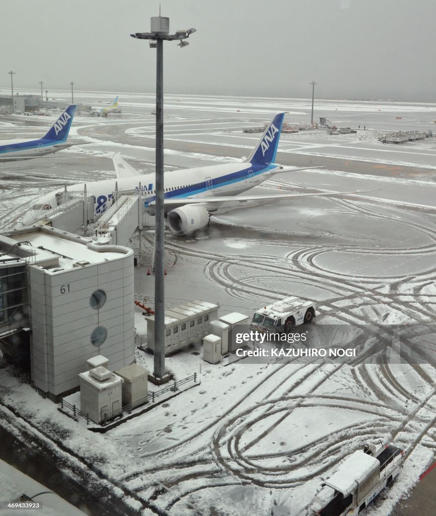 JAPAN-WEATHER-SNOW
